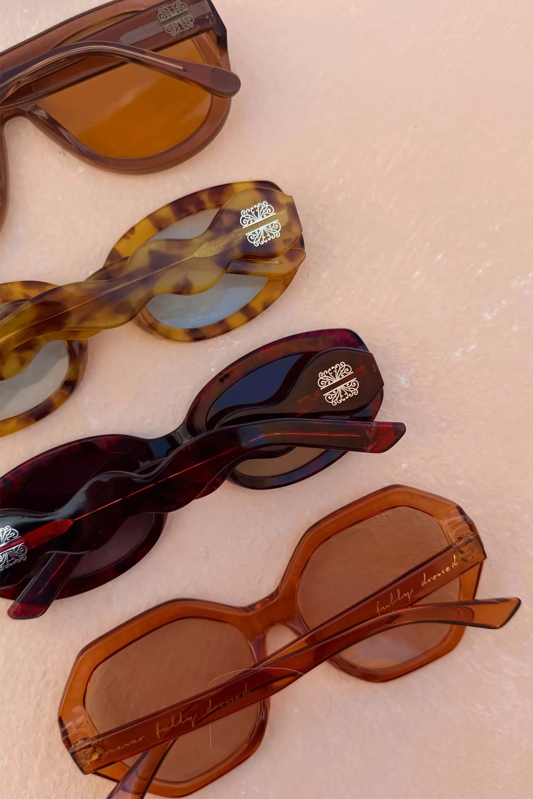1000-red-wiggle-arm-acetate-sunglasses-6.webp Red Wiggle Arm Acetate Sunglasses