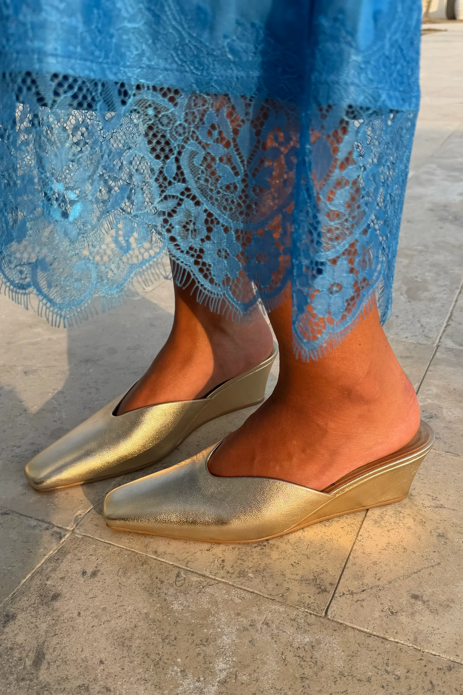 2173-uk-3-uk-3-variation-3.webp Gold Wedge Mule