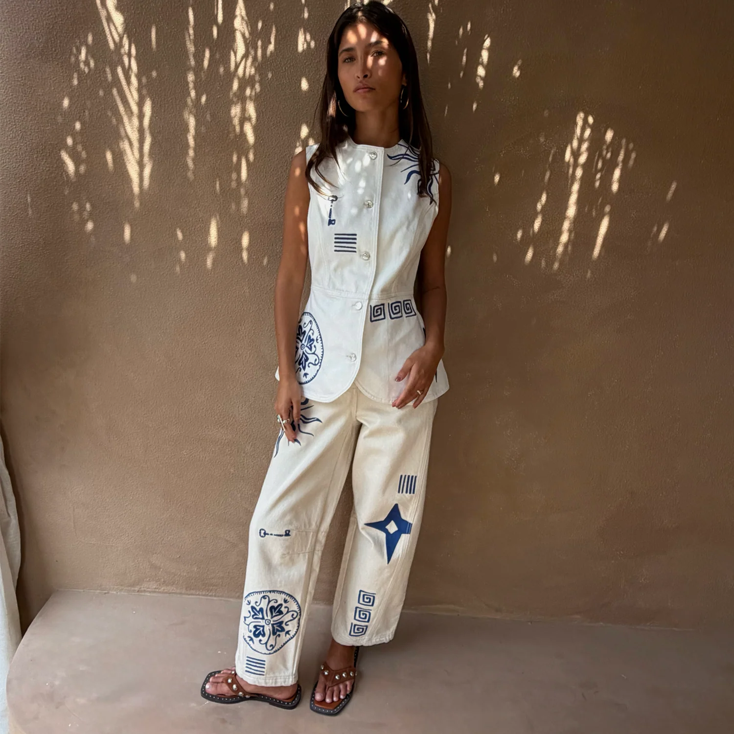 2209-dolce-vita-embroidered-denim-barrel-leg-jeans-1.webp Dolce Vita Embroidered Denim Barrel Leg Jeans