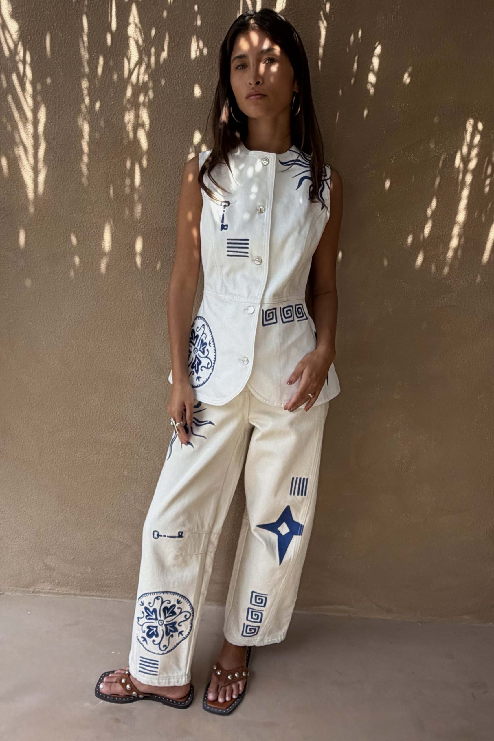 2210-dir-1679091c5a88-6-variation-2.jpg Dolce Vita Embroidered Denim Barrel Leg Jeans