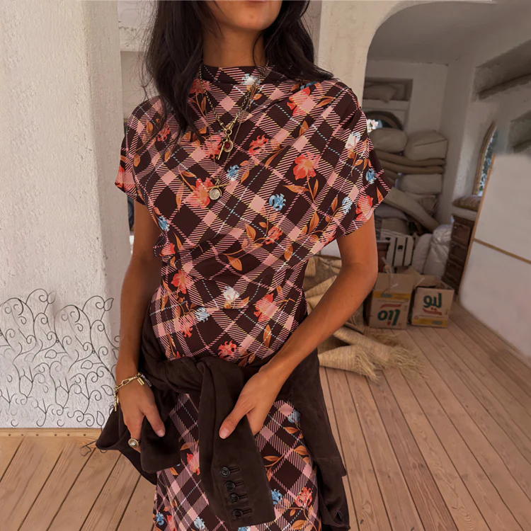 2297-dir-1679091c5a88-6-variation-1.webp Check Floral Top