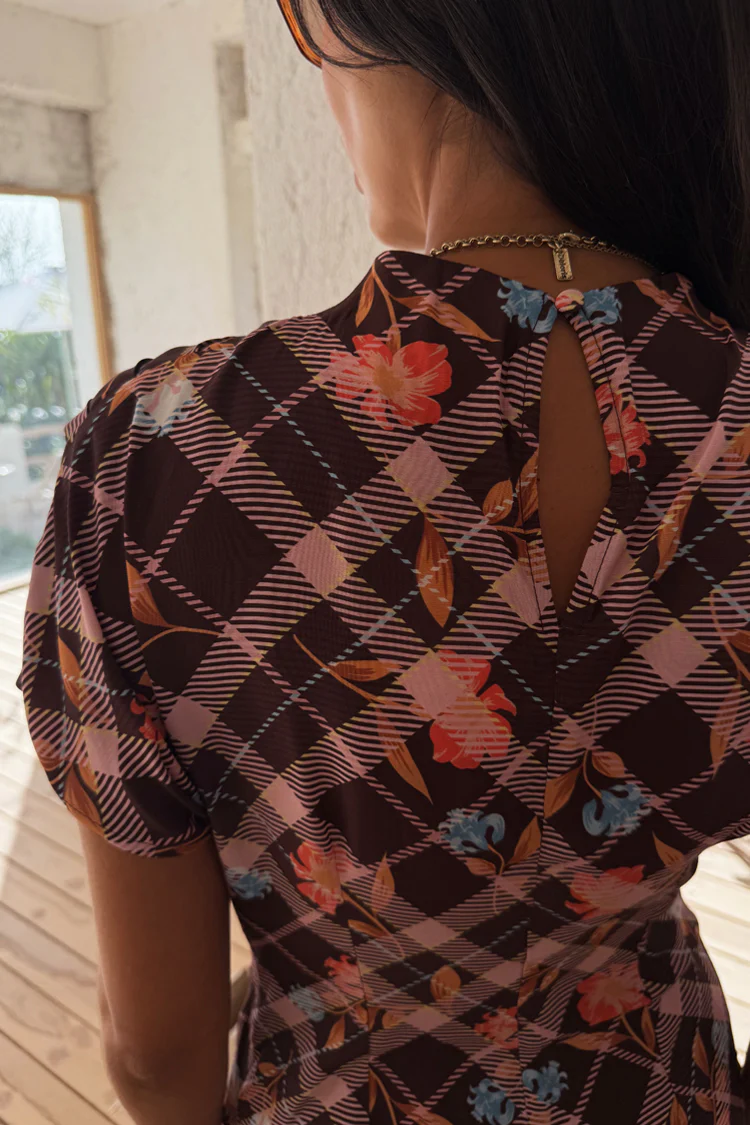 2297-dir-1679091c5a88-6-variation-11.webp Check Floral Top