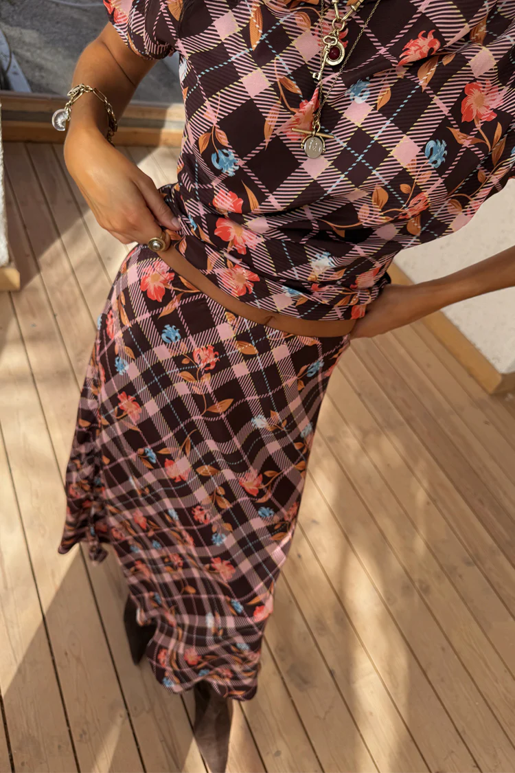 2310-dir-1679091c5a88-6-variation-9.webp Check Floral Lottie Skirt