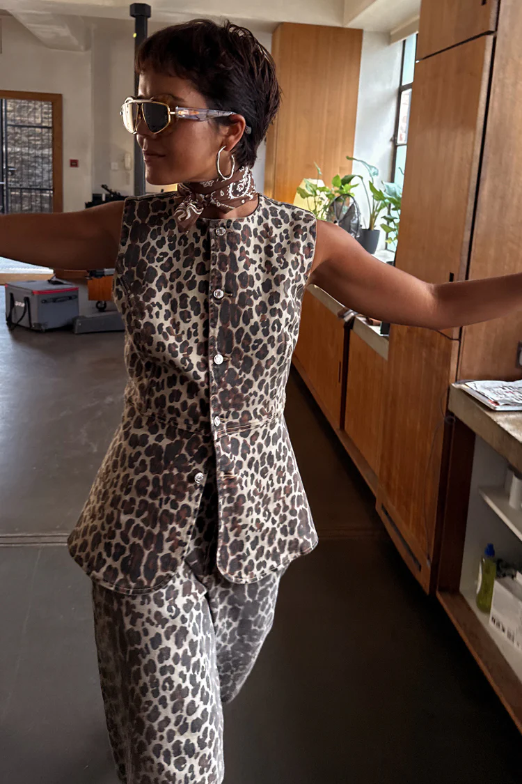 4183-dir-1679091c5a88-6-variation-10.webp Leopard Waistcoat