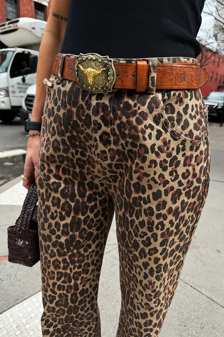 5016-leopard-lucia-scallop-detail-jeans-5.webp Leopard Lucia Scallop Detail Jeans