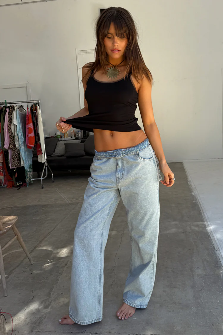 5059-dir-1679091c5a88-6-variation-2.webp Scallop Detail Straight Leg Jeans