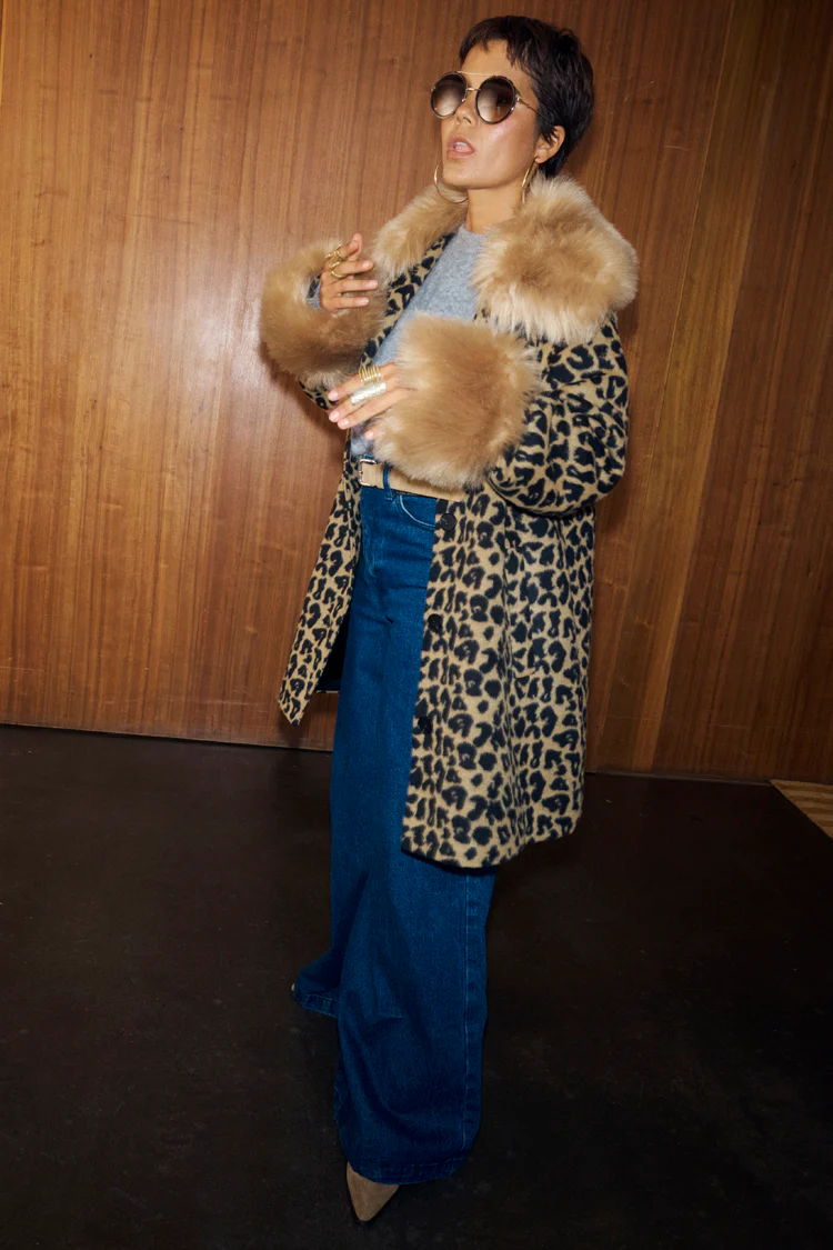 6167-leopard-coat-with-faux-fur-trims-4.webp Leopard Coat with Faux Fur Trims