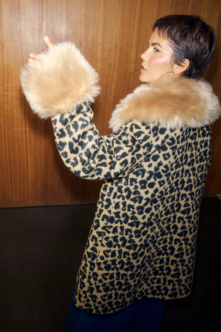 6167-leopard-coat-with-faux-fur-trims-7.webp Leopard Coat with Faux Fur Trims
