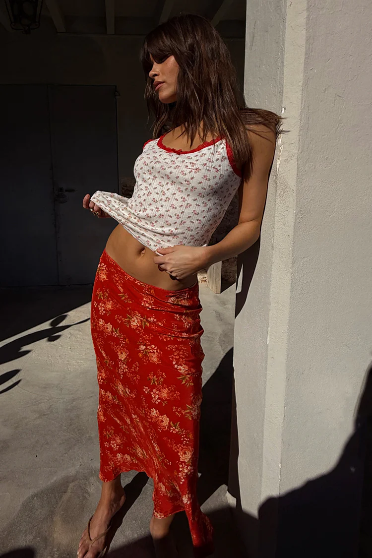 7392-dir-1679091c5a88-6-variation-5.webp Red Floral Midi Skirt