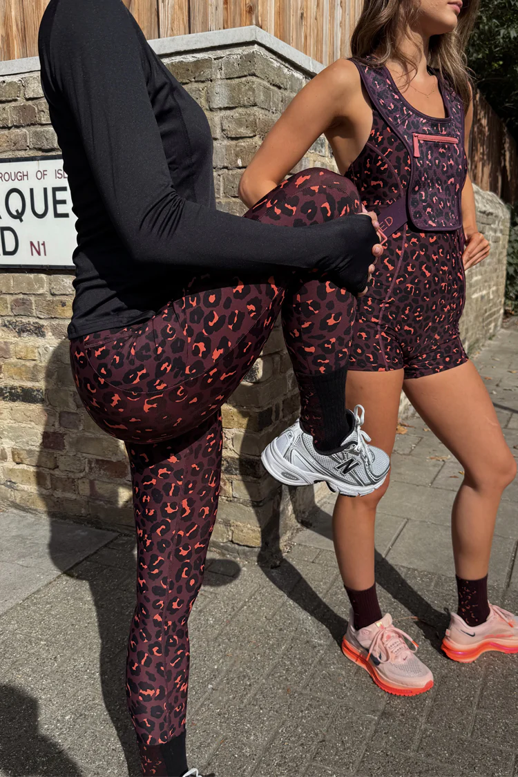 7586-dark-leopard-leggings-4.webp Dark Leopard Leggings