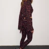 7586-dark-leopard-leggings-6.webp Dark Leopard Leggings