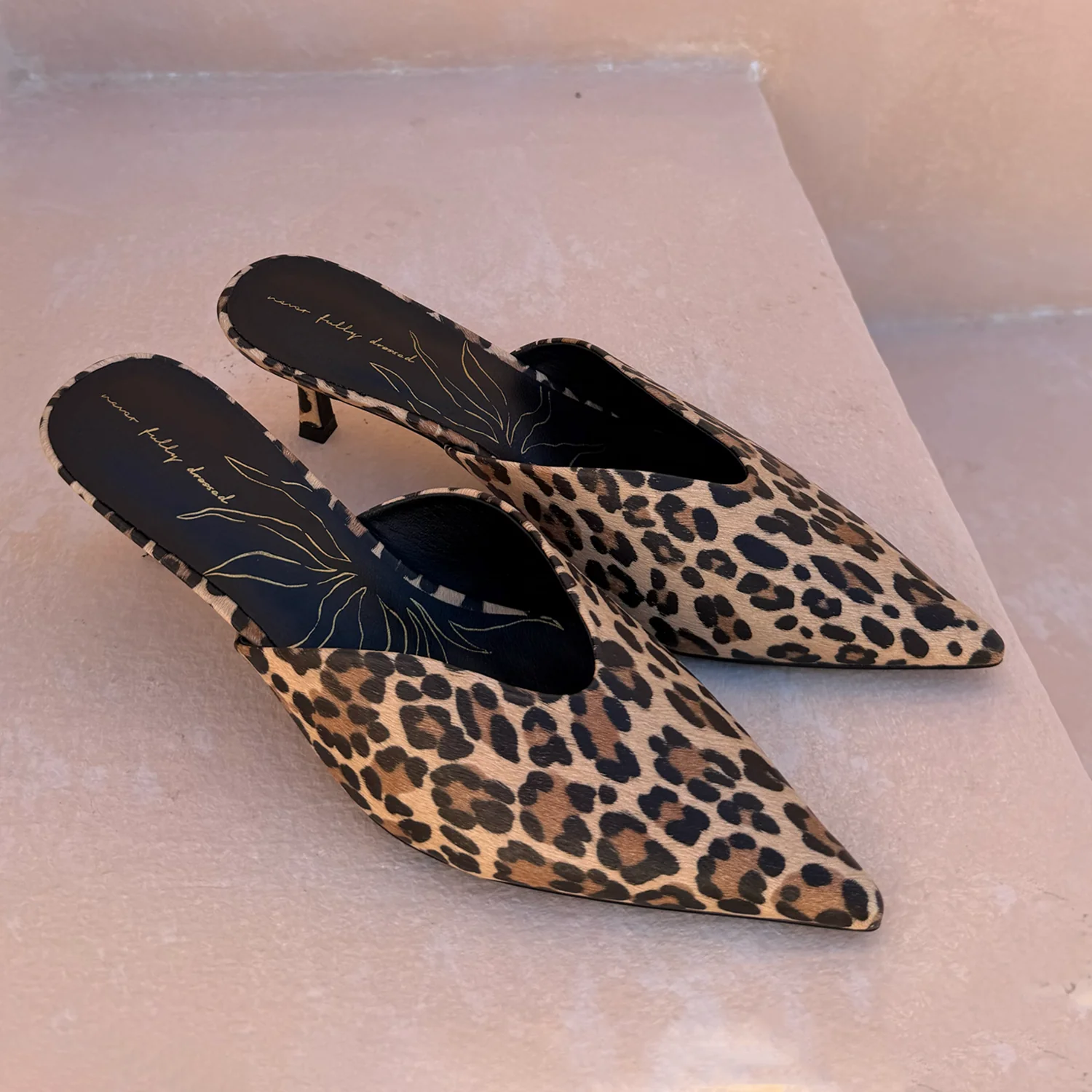 7821-uk-4-uk-4-variation-1.webp Leopard Heel Mules