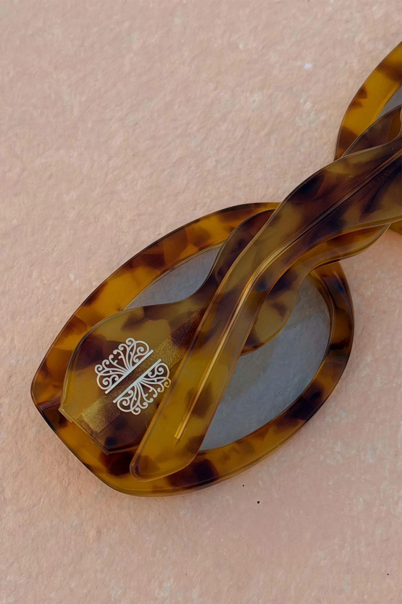 784-yellow-tort-wiggle-arm-sunglasses-5.webp Yellow Tort Wiggle Arm Sunglasses