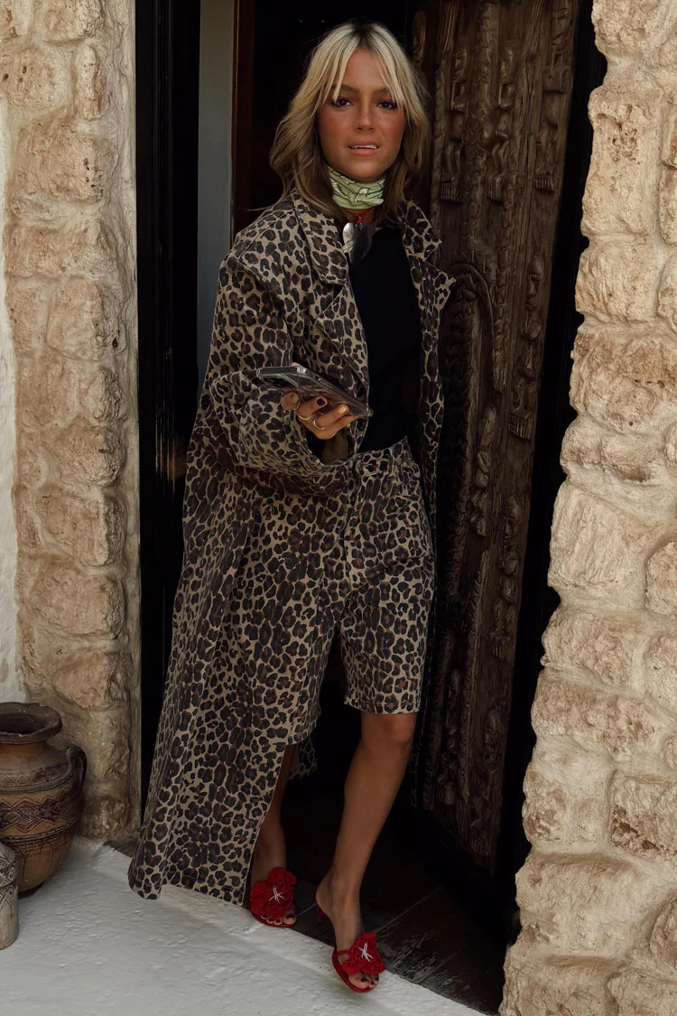 8199-dir-a87ff679a2f3-4-variation-2.webp Lucia Leopard Denim 55 Coat Petite