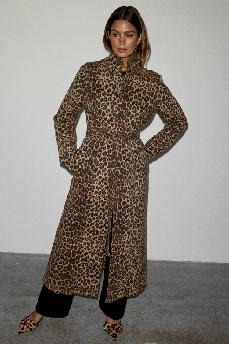 8199-dir-a87ff679a2f3-4-variation-4.webp Lucia Leopard Denim 55 Coat Petite