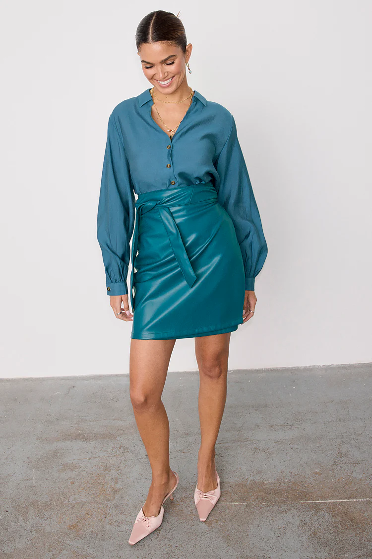 8383-teal-vegan-leather-mini-jaspre-skirt-petite-4.webp Teal Vegan Leather Mini Jaspre Skirt Petite