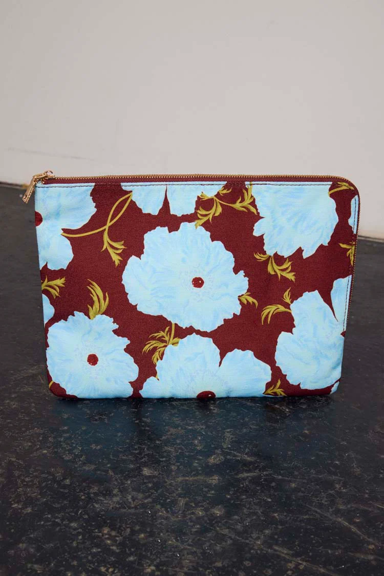 8602-blue-burgundy-poppy-laptop-case-2.webp Blue & Burgundy Poppy Laptop Case