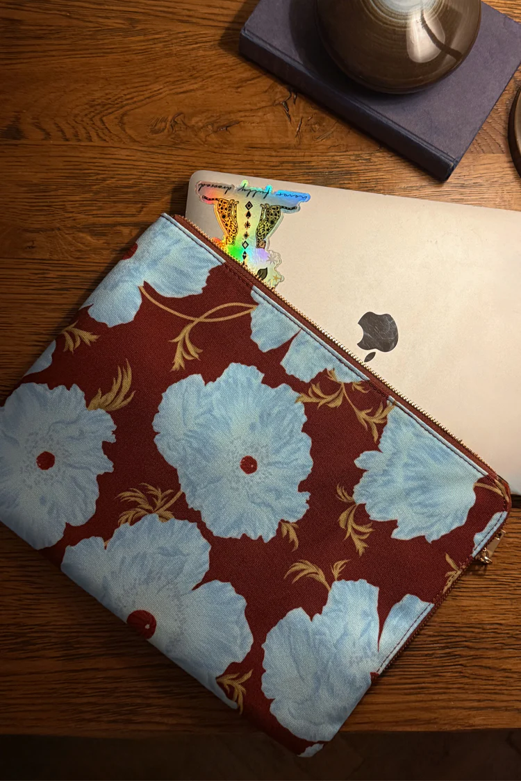 8602-blue-burgundy-poppy-laptop-case-3.webp Blue & Burgundy Poppy Laptop Case