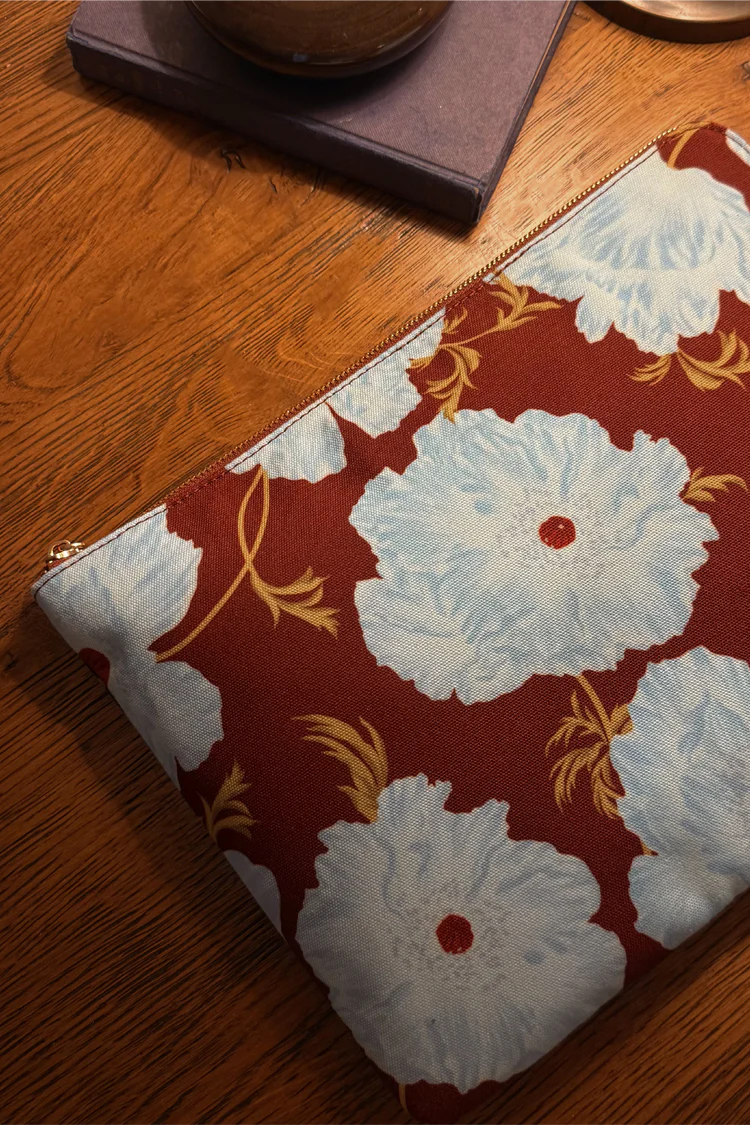 8602-blue-burgundy-poppy-laptop-case-6.webp Blue & Burgundy Poppy Laptop Case