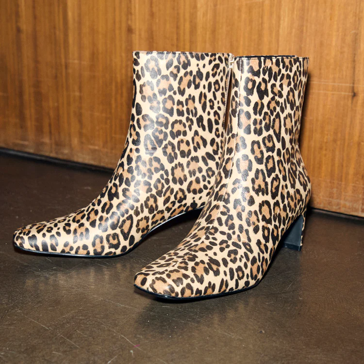 8664-uk-3-uk-3-variation-1.webp Leopard Heel Boots