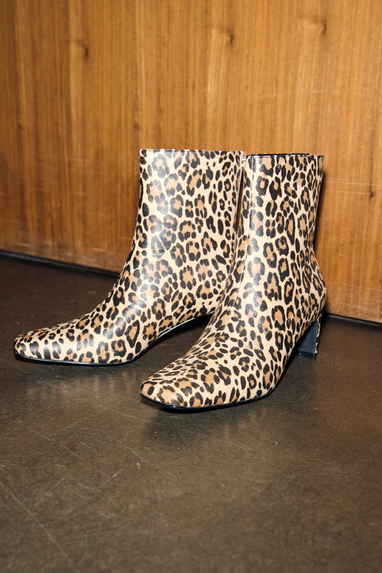 8664-uk-3-uk-3-variation-4.webp Leopard Heel Boots