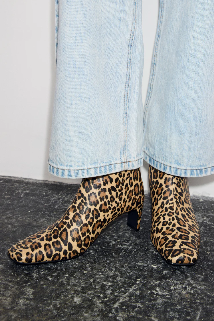 8666-uk-5-uk-5-variation-2.webp Leopard Heel Boots